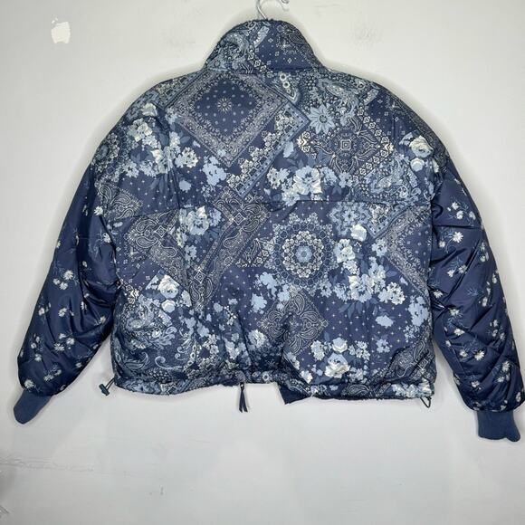 American Eagle AE Bandana Print Reversible Chill Puffer Oversized fit Paisley - Picture 6 of 12